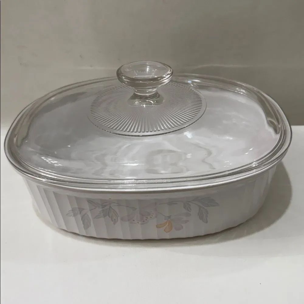 Corningware Pink Trio Ribbed White Ceramic Dish & Lid 1.8 Liter 9 1/2 X 7 1/2